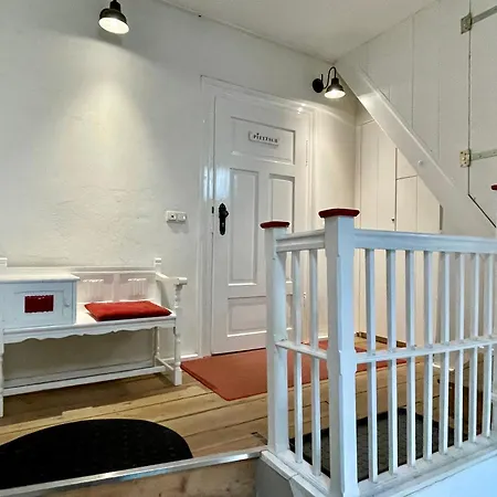 Stadtvilla Oscar 2 Og - Stilvoll Sanierte Altbauwohnung In Denkmalgeschuetzter Stadtvilla Nahe Elbradweg Apartment Dresden