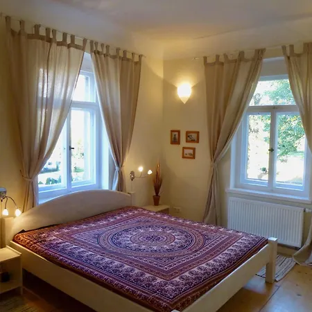 Apartment Stadtvilla Oscar 2 Og - Stilvoll Sanierte Altbauwohnung In Denkmalgeschuetzter Stadtvilla Nahe Elbradweg *