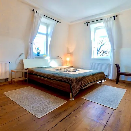 Stadtvilla Oscar 2 Og - Stilvoll Sanierte Altbauwohnung In Denkmalgeschuetzter Stadtvilla Nahe Elbradweg Apartment