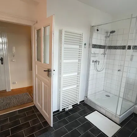 Stadtvilla Oscar 2 Og - Stilvoll Sanierte Altbauwohnung In Denkmalgeschuetzter Stadtvilla Nahe Elbradweg *