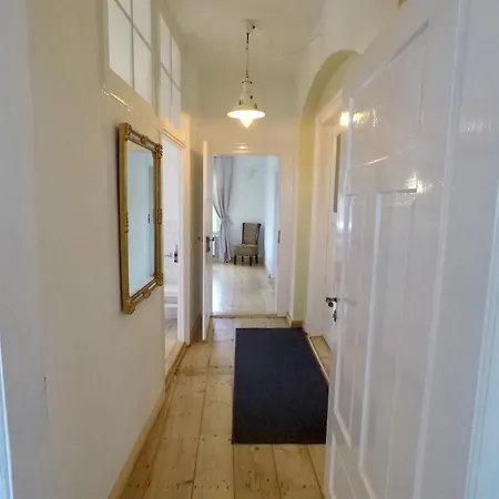 Stadtvilla Oscar 2 Og - Stilvoll Sanierte Altbauwohnung In Denkmalgeschuetzter Stadtvilla Nahe Elbradweg Apartment Dresden