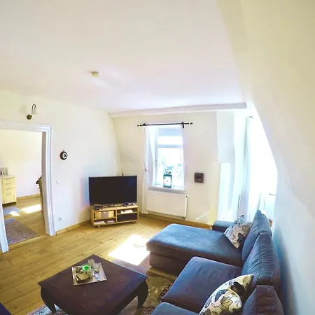 Stadtvilla Oscar 2 Og - Stilvoll Sanierte Altbauwohnung In Denkmalgeschuetzter Stadtvilla Nahe Elbradweg Dresden
