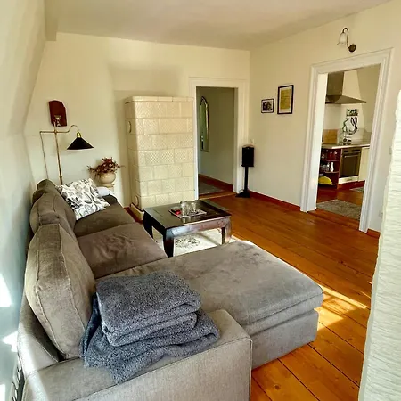 Stadtvilla Oscar 2 Og - Stilvoll Sanierte Altbauwohnung In Denkmalgeschuetzter Stadtvilla Nahe Elbradweg Apartment *