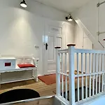 Stadtvilla Oscar 2 Og - Stilvoll Sanierte Altbauwohnung In Denkmalgeschuetzter Stadtvilla Nahe Elbradweg Apartment Dresden