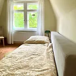 Stadtvilla Oscar 2 Og - Stilvoll Sanierte Altbauwohnung In Denkmalgeschuetzter Stadtvilla Nahe Elbradweg Dresden