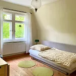 Apartment Stadtvilla Oscar 2 Og - Stilvoll Sanierte Altbauwohnung In Denkmalgeschuetzter Stadtvilla Nahe Elbradweg *