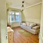 Stadtvilla Oscar 2 Og - Stilvoll Sanierte Altbauwohnung In Denkmalgeschuetzter Stadtvilla Nahe Elbradweg Apartment *