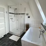 Apartment Stadtvilla Oscar 2 Og - Stilvoll Sanierte Altbauwohnung In Denkmalgeschuetzter Stadtvilla Nahe Elbradweg *