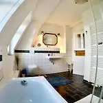 Apartment Stadtvilla Oscar 2 Og - Stilvoll Sanierte Altbauwohnung In Denkmalgeschuetzter Stadtvilla Nahe Elbradweg Dresden