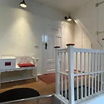 Apartment Stadtvilla Oscar 2 Og - Stilvoll Sanierte Altbauwohnung In Denkmalgeschuetzter Stadtvilla Nahe Elbradweg