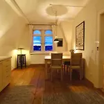Stadtvilla Oscar 2 Og - Stilvoll Sanierte Altbauwohnung In Denkmalgeschuetzter Stadtvilla Nahe Elbradweg * Dresden