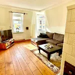 Stadtvilla Oscar 2 Og - Stilvoll Sanierte Altbauwohnung In Denkmalgeschuetzter Stadtvilla Nahe Elbradweg *