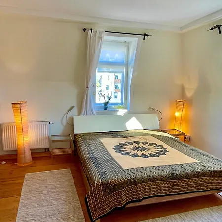 Stadtvilla Oscar 2 Og - Stilvoll Sanierte Altbauwohnung In Denkmalgeschuetzter Stadtvilla Nahe Elbradweg