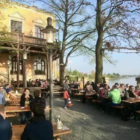 Stadtvilla Oscar 2 Og - Stilvoll Sanierte Altbauwohnung In Denkmalgeschützter Stadtvilla Nahe Elbradweg *