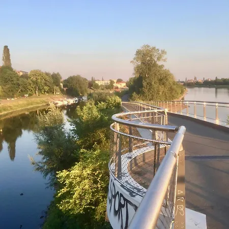 Stadtvilla Oscar 2 Og - Stilvoll Sanierte Altbauwohnung In Denkmalgeschuetzter Stadtvilla Nahe Elbradweg Διαμέρισμα
