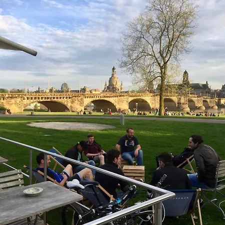 Stadtvilla Oscar 2 Og - Stilvoll Sanierte Altbauwohnung In Denkmalgeschuetzter Stadtvilla Nahe Elbradweg Διαμέρισμα Δρέσδη
