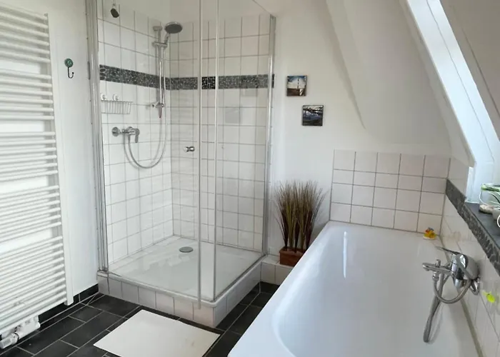 דירה Stadtvilla Oscar 2 Og - Stilvoll Sanierte Altbauwohnung In Denkmalgeschuetzter Stadtvilla Nahe Elbradweg *
