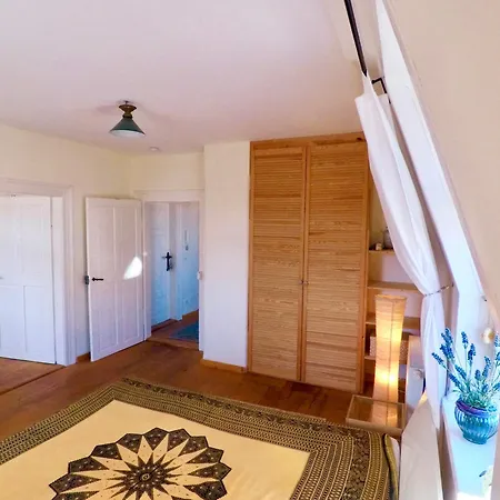 Stadtvilla Oscar 2 Og - Stilvoll Sanierte Altbauwohnung In Denkmalgeschuetzter Stadtvilla Nahe Elbradweg