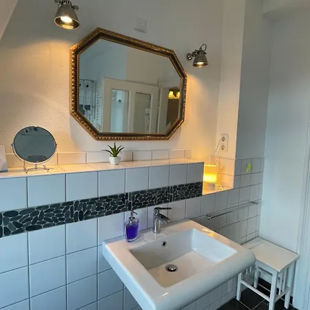 Stadtvilla Oscar 2 Og - Stilvoll Sanierte Altbauwohnung In Denkmalgeschuetzter Stadtvilla Nahe Elbradweg Appartamento