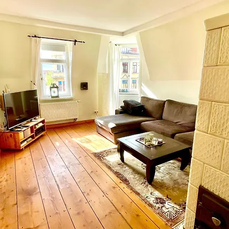 Stadtvilla Oscar 2 Og - Stilvoll Sanierte Altbauwohnung In Denkmalgeschuetzter Stadtvilla Nahe Elbradweg *