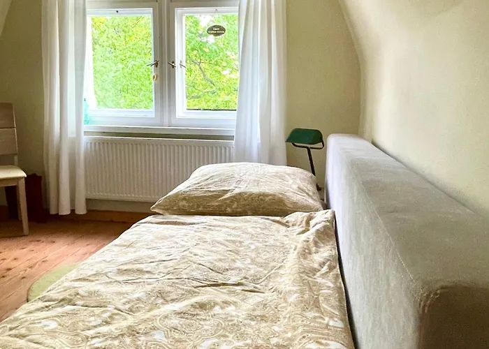 Stadtvilla Oscar 2 Og - Stilvoll Sanierte Altbauwohnung In Denkmalgeschuetzter Stadtvilla Nahe Elbradweg Dresden