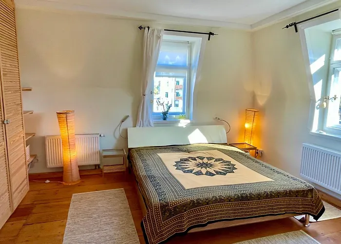 Stadtvilla Oscar 2 Og - Stilvoll Sanierte Altbauwohnung In Denkmalgeschuetzter Stadtvilla Nahe Elbradweg