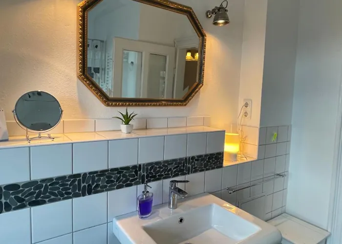 Stadtvilla Oscar 2 Og - Stilvoll Sanierte Altbauwohnung In Denkmalgeschuetzter Stadtvilla Nahe Elbradweg Appartement