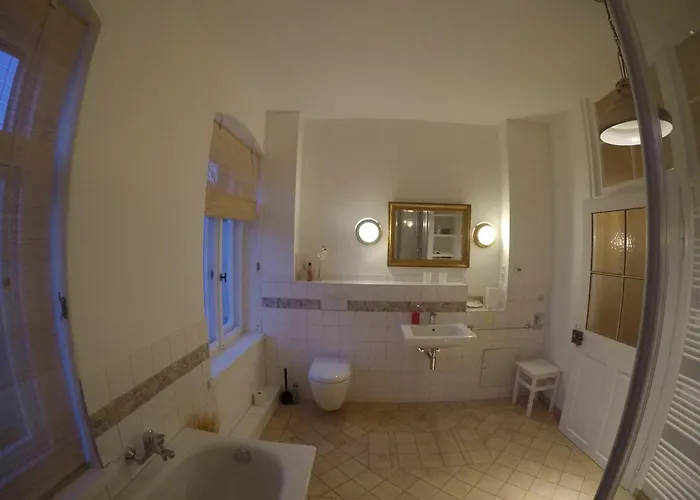 Appartement Stadtvilla Oscar 2 Og - Stilvoll Sanierte Altbauwohnung In Denkmalgeschuetzter Stadtvilla Nahe Elbradweg Dresden