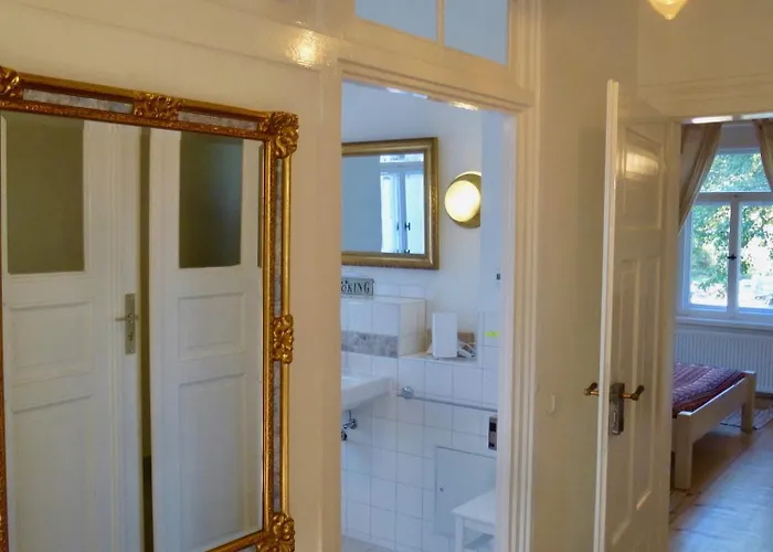 Appartement Stadtvilla Oscar 2 Og - Stilvoll Sanierte Altbauwohnung In Denkmalgeschuetzter Stadtvilla Nahe Elbradweg