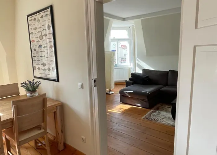 Stadtvilla Oscar 2 Og - Stilvoll Sanierte Altbauwohnung In Denkmalgeschuetzter Stadtvilla Nahe Elbradweg *