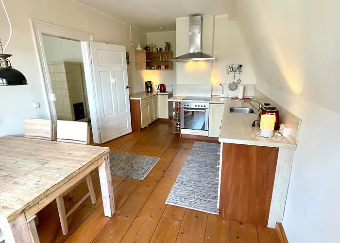 Stadtvilla Oscar 2 Og - Stilvoll Sanierte Altbauwohnung In Denkmalgeschuetzter Stadtvilla Nahe Elbradweg Appartement