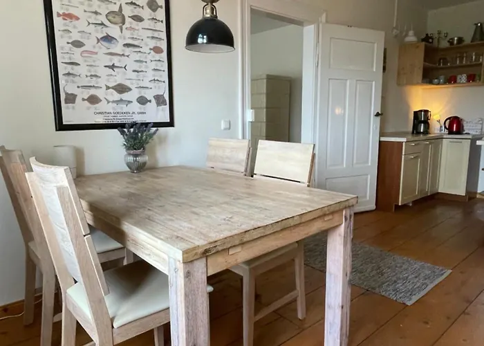 Stadtvilla Oscar 2 Og - Stilvoll Sanierte Altbauwohnung In Denkmalgeschuetzter Stadtvilla Nahe Elbradweg Appartement *