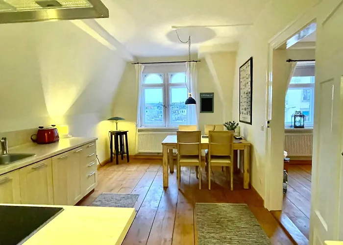 Stadtvilla Oscar 2 Og - Stilvoll Sanierte Altbauwohnung In Denkmalgeschuetzter Stadtvilla Nahe Elbradweg *