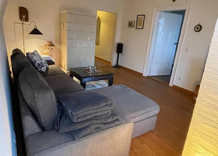 Stadtvilla Oscar 2 Og - Stilvoll Sanierte Altbauwohnung In Denkmalgeschuetzter Stadtvilla Nahe Elbradweg Appartement Dresden