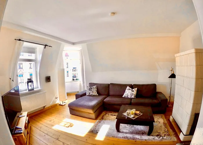 Stadtvilla Oscar 2 Og - Stilvoll Sanierte Altbauwohnung In Denkmalgeschuetzter Stadtvilla Nahe Elbradweg Appartement