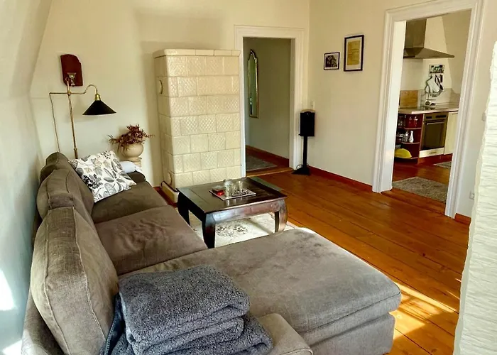 Stadtvilla Oscar 2 Og - Stilvoll Sanierte Altbauwohnung In Denkmalgeschuetzter Stadtvilla Nahe Elbradweg Appartement *