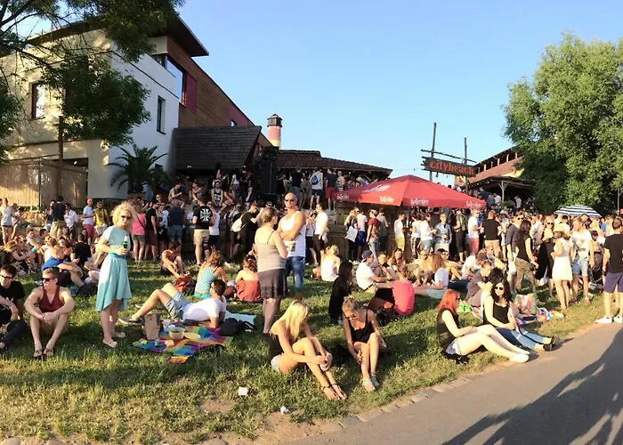 Stadtvilla Oscar 2 Og - Stilvoll Sanierte Altbauwohnung In Denkmalgeschuetzter Stadtvilla Nahe Elbradweg Appartement
