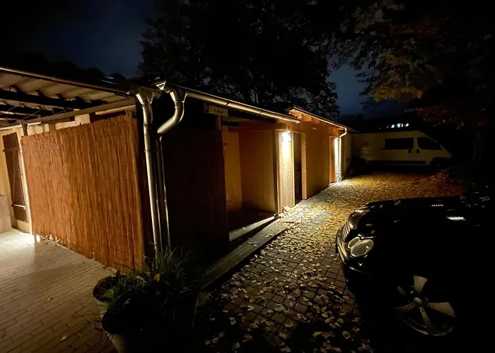 Stadtvilla Oscar 2 Og - Stilvoll Sanierte Altbauwohnung In Denkmalgeschuetzter Stadtvilla Nahe Elbradweg Appartement