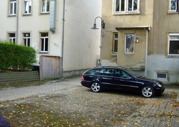 Stadtvilla Oscar 2 Og - Stilvoll Sanierte Altbauwohnung In Denkmalgeschuetzter Stadtvilla Nahe Elbradweg Appartement *