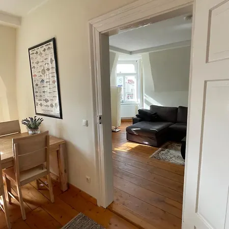 Stadtvilla Oscar 2 Og - Stilvoll Sanierte Altbauwohnung In Denkmalgeschuetzter Stadtvilla Nahe Elbradweg *