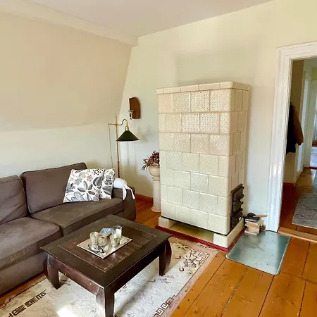 Stadtvilla Oscar 2 Og - Stilvoll Sanierte Altbauwohnung In Denkmalgeschuetzter Stadtvilla Nahe Elbradweg アパート ドレスデン