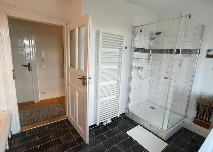 Stadtvilla Oscar 2 Og - Stilvoll Sanierte Altbauwohnung In Denkmalgeschützter Stadtvilla Nahe Elbradweg *