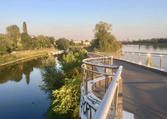 Stadtvilla Oscar 2 Og - Stilvoll Sanierte Altbauwohnung In Denkmalgeschützter Stadtvilla Nahe Elbradweg Apartamento